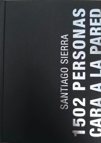 1502 personas de cara a la pared